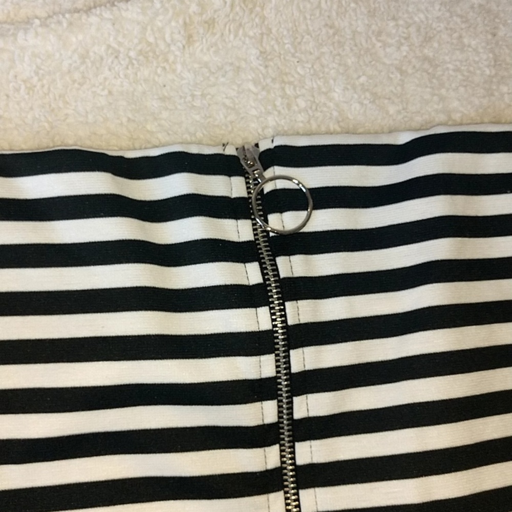 🎈🎈🎈Stripe black and white Mini skirt - Picture 4 of 6